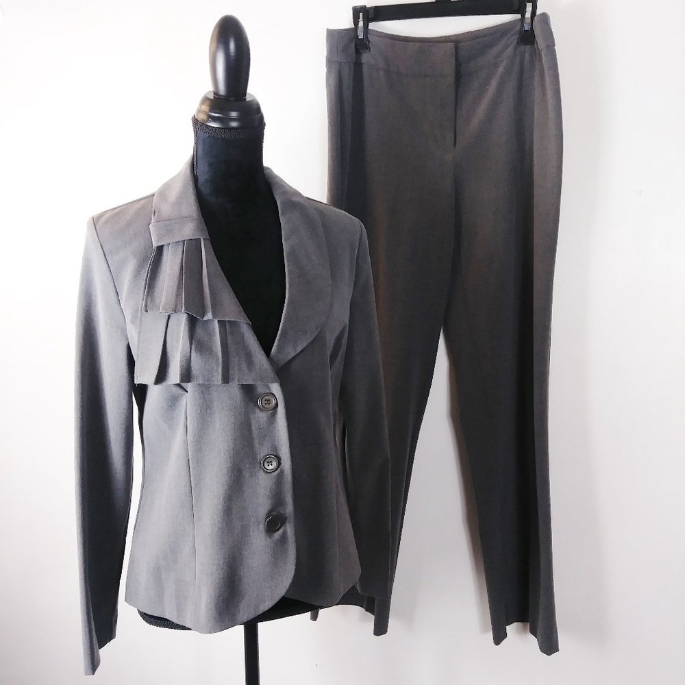 Courtenay gray pant suit Sz 10